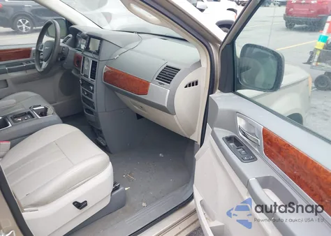 2009 Chrysler Town & Country Touring from USA, damaged, VIN 2A8HR54X29R607462